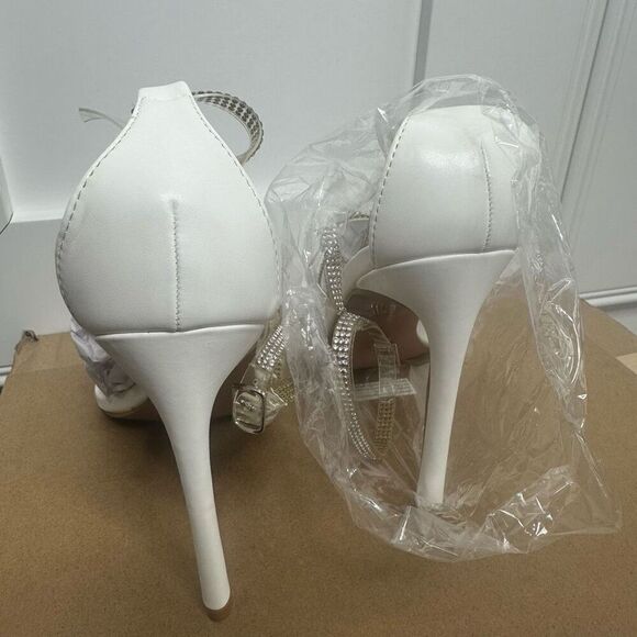 New in Box Lulus white Damsia size 10 heel. Never worn - Picture 3 of 5